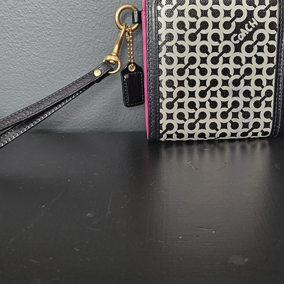 Coach wallet/ clutch 4x8 - Picture 6 of 6